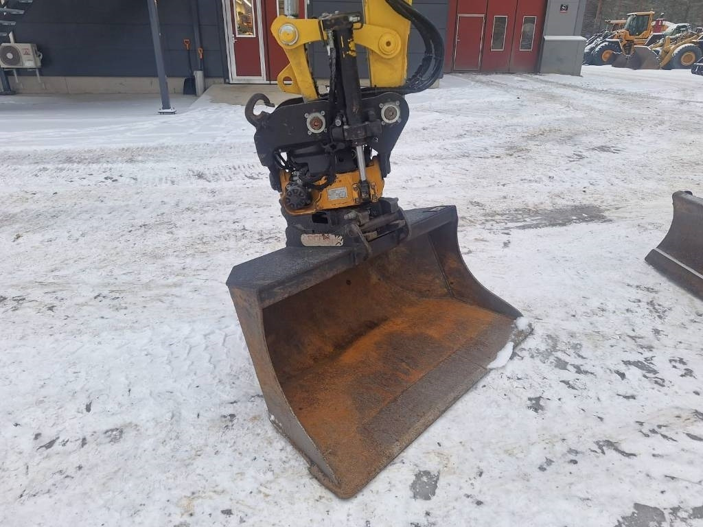 Mini bager Yanmar SV100-2A PYÖRITTÄJÄLLÄ: slika Mini bager Yanmar SV100-2A PYÖRITTÄJÄLLÄ