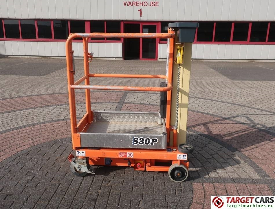 Podizna platforma JLG Power Tower Nano 830P Vertical Lift 450cm: slika Podizna platforma JLG Power Tower Nano 830P Vertical Lift 450cm