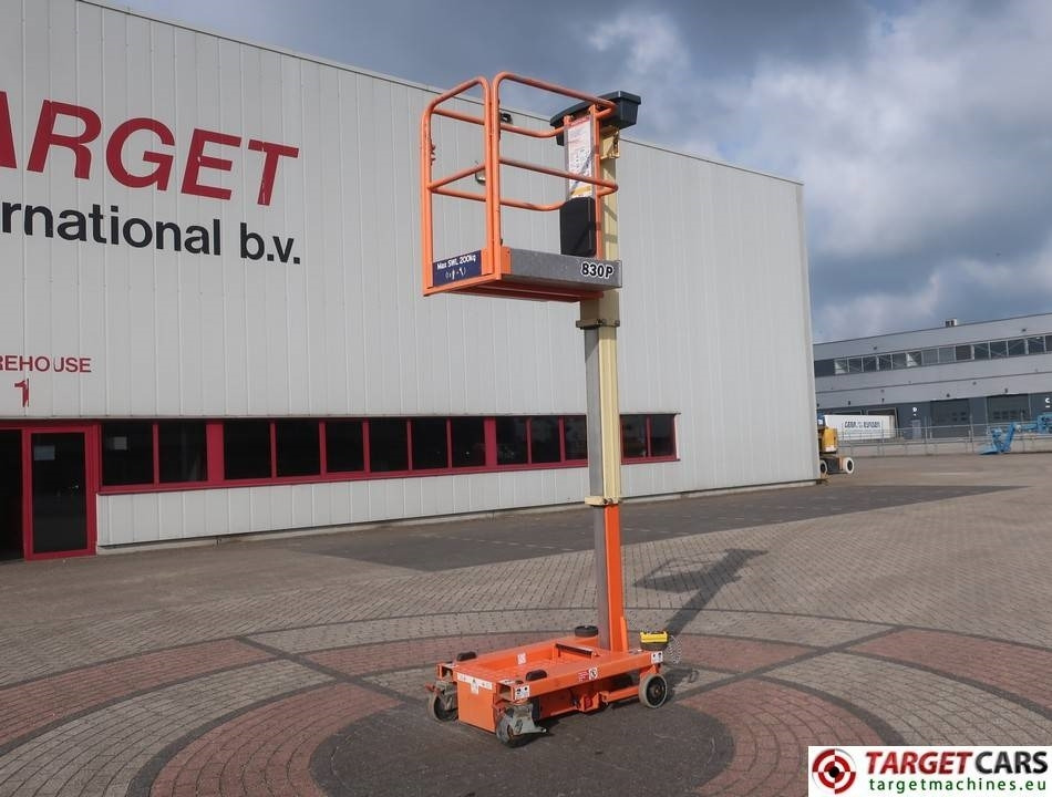 Podizna platforma JLG Power Tower Nano 830P Vertical Lift 450cm: slika Podizna platforma JLG Power Tower Nano 830P Vertical Lift 450cm