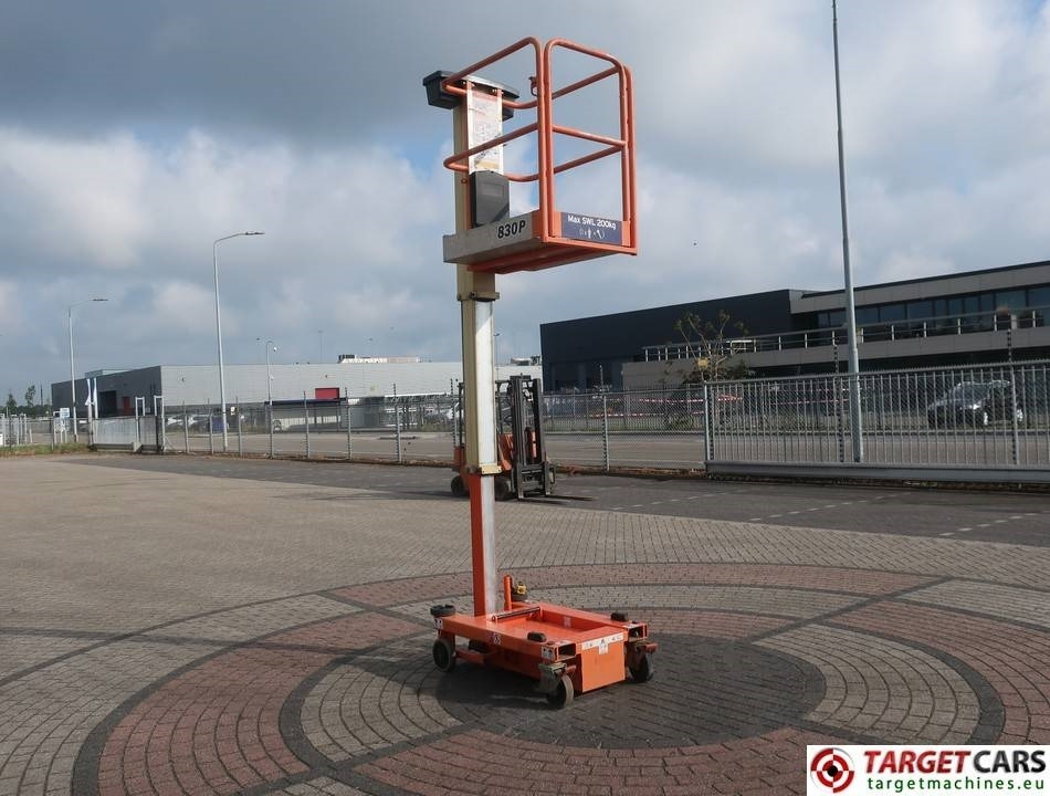 Podizna platforma JLG Power Tower Nano 830P Vertical Lift 450cm: slika Podizna platforma JLG Power Tower Nano 830P Vertical Lift 450cm