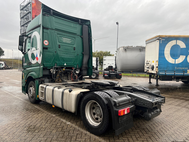 Tegljač Mercedes-Benz Actros 1845: slika Tegljač Mercedes-Benz Actros 1845