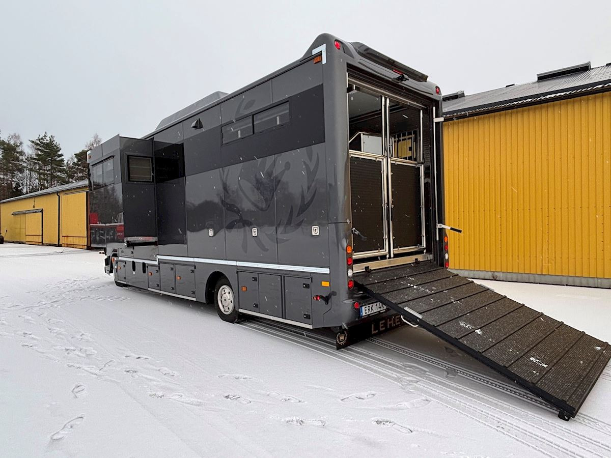 Kamion za prijevoz konja DAF Lehel horsebox 210 LF: slika Kamion za prijevoz konja DAF Lehel horsebox 210 LF