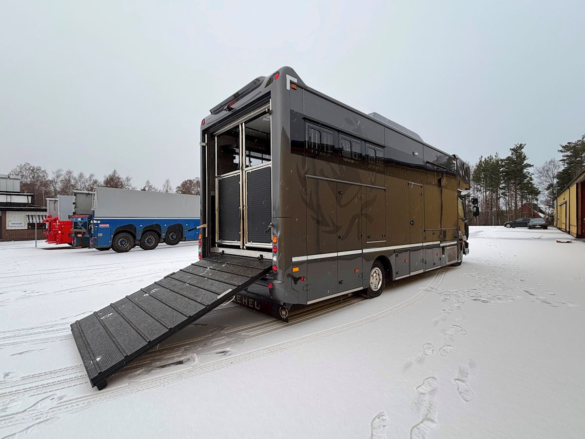 Kamion za prijevoz konja DAF Lehel horsebox 210 LF: slika Kamion za prijevoz konja DAF Lehel horsebox 210 LF