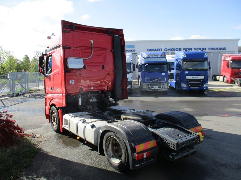 Tegljač Mercedes-Benz 1845 Actros EEV MEGA/lowdeck: slika Tegljač Mercedes-Benz 1845 Actros EEV MEGA/lowdeck