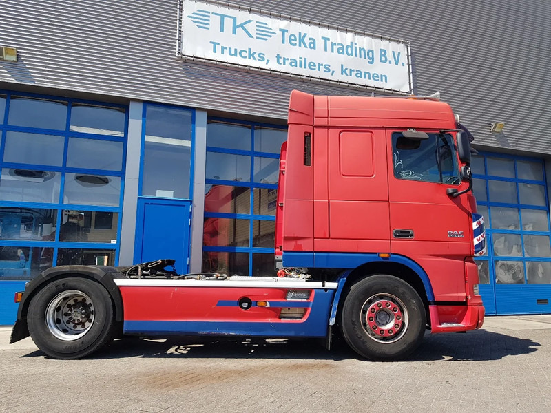 Tegljač DAF XF 105 Hydraulic Euro 5: slika Tegljač DAF XF 105 Hydraulic Euro 5