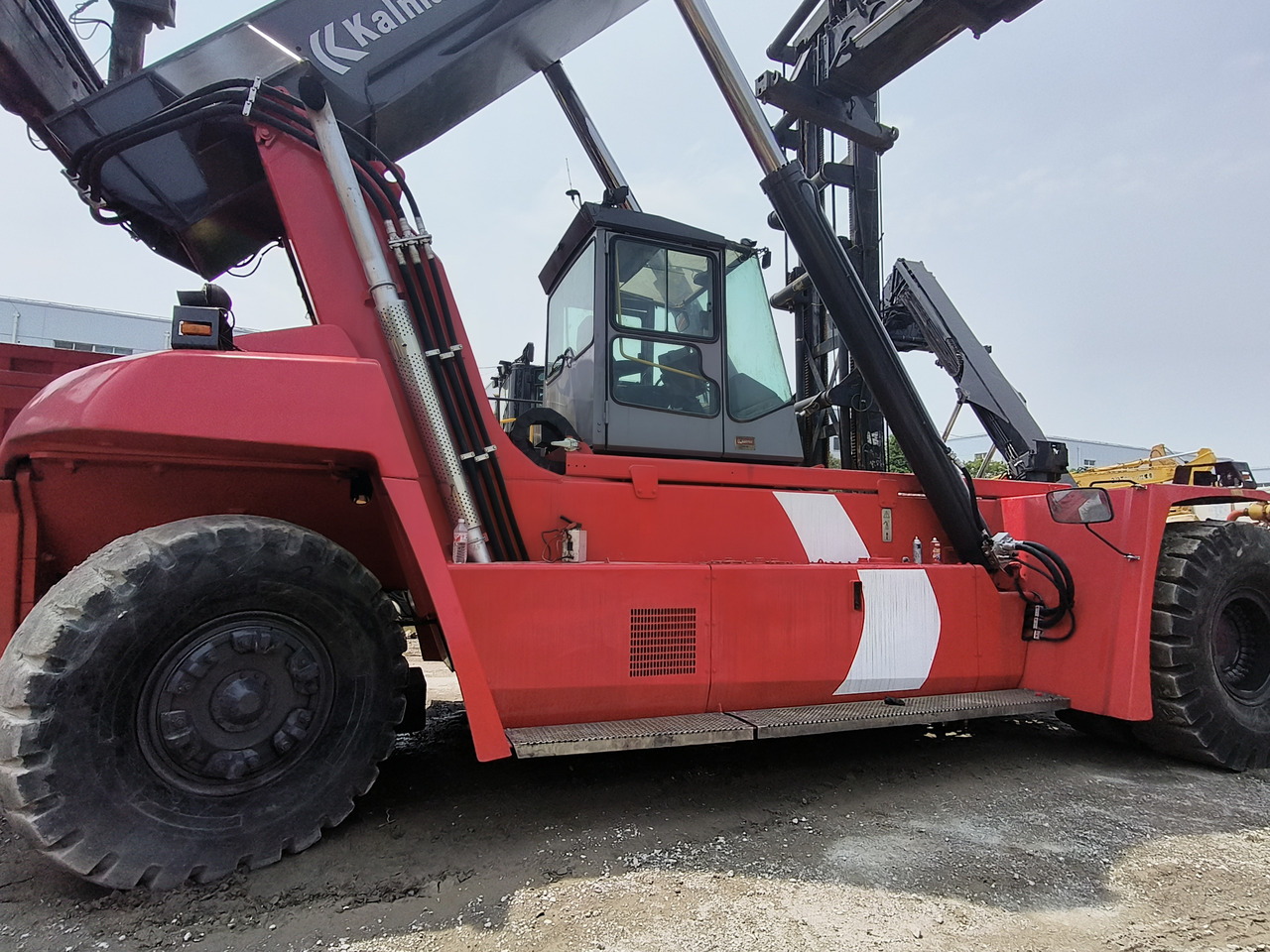 Građevinski strojevi kalmar DRF450 container reach stacker: slika Građevinski strojevi kalmar DRF450 container reach stacker