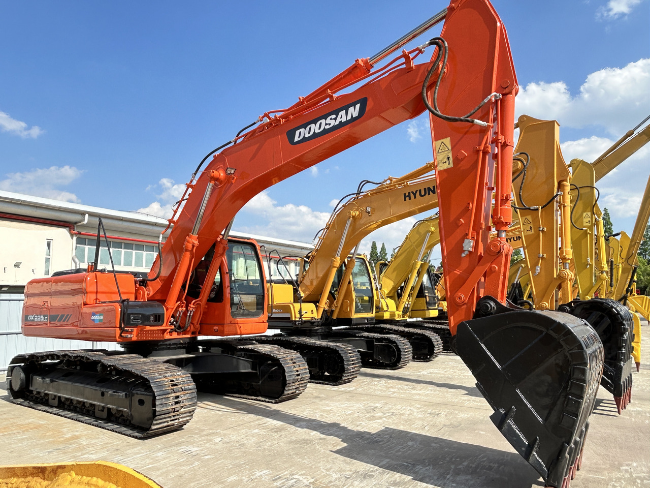 Bager gusjeničar DOOSAN Doosan DX225LC Crawler excavator: slika Bager gusjeničar DOOSAN Doosan DX225LC Crawler excavator