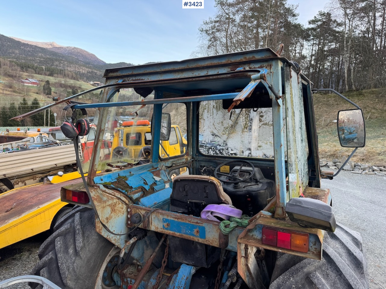 Traktor 1981 Ford 4600 w/front loader, bucket and pallet fork.: slika Traktor 1981 Ford 4600 w/front loader, bucket and pallet fork.