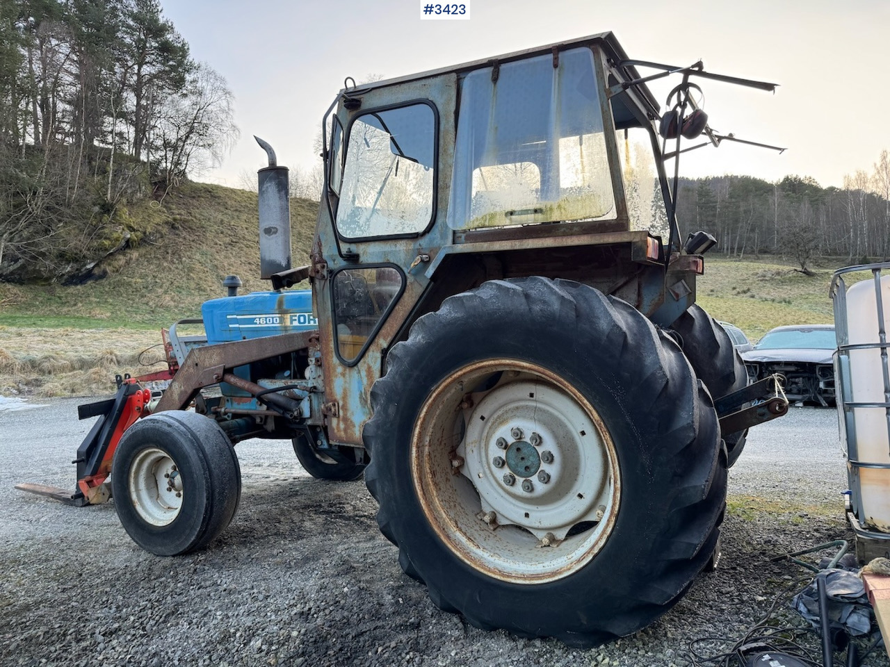 Traktor 1981 Ford 4600 w/front loader, bucket and pallet fork.: slika Traktor 1981 Ford 4600 w/front loader, bucket and pallet fork.