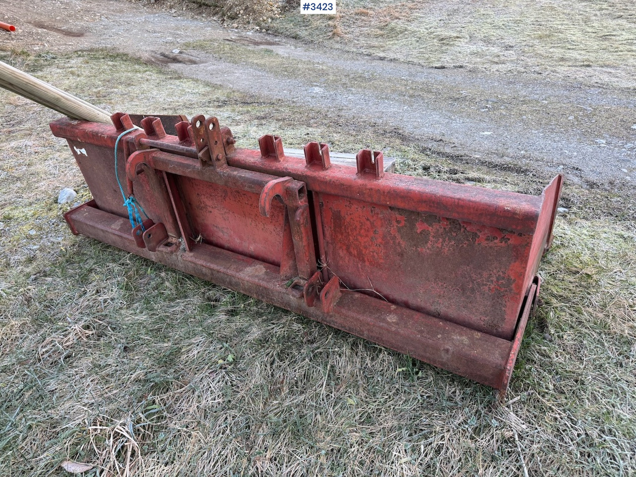 Traktor 1981 Ford 4600 w/front loader, bucket and pallet fork.: slika Traktor 1981 Ford 4600 w/front loader, bucket and pallet fork.