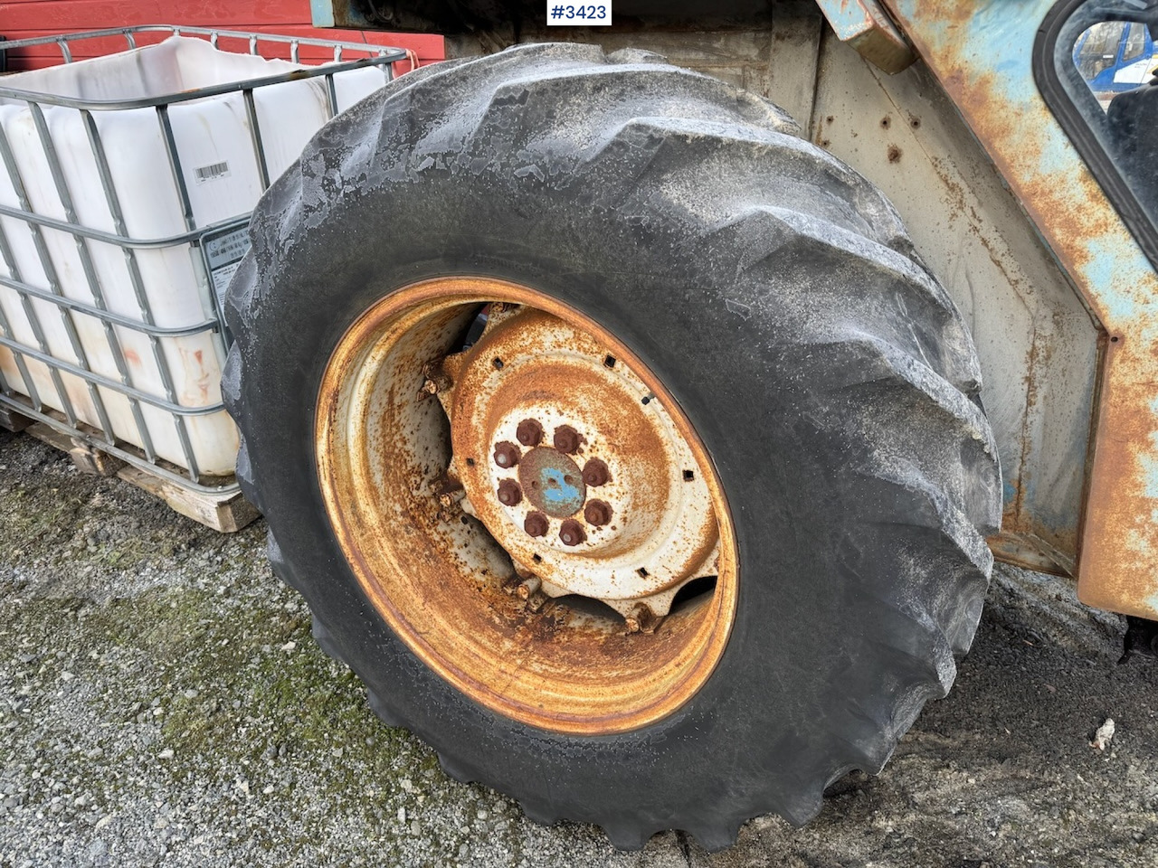 Traktor 1981 Ford 4600 w/front loader, bucket and pallet fork.: slika Traktor 1981 Ford 4600 w/front loader, bucket and pallet fork.