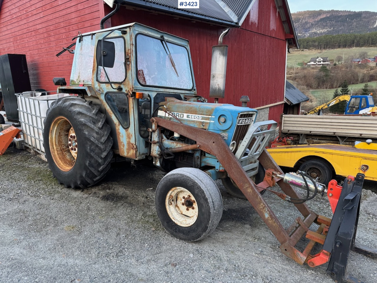 Traktor 1981 Ford 4600 w/front loader, bucket and pallet fork.: slika Traktor 1981 Ford 4600 w/front loader, bucket and pallet fork.