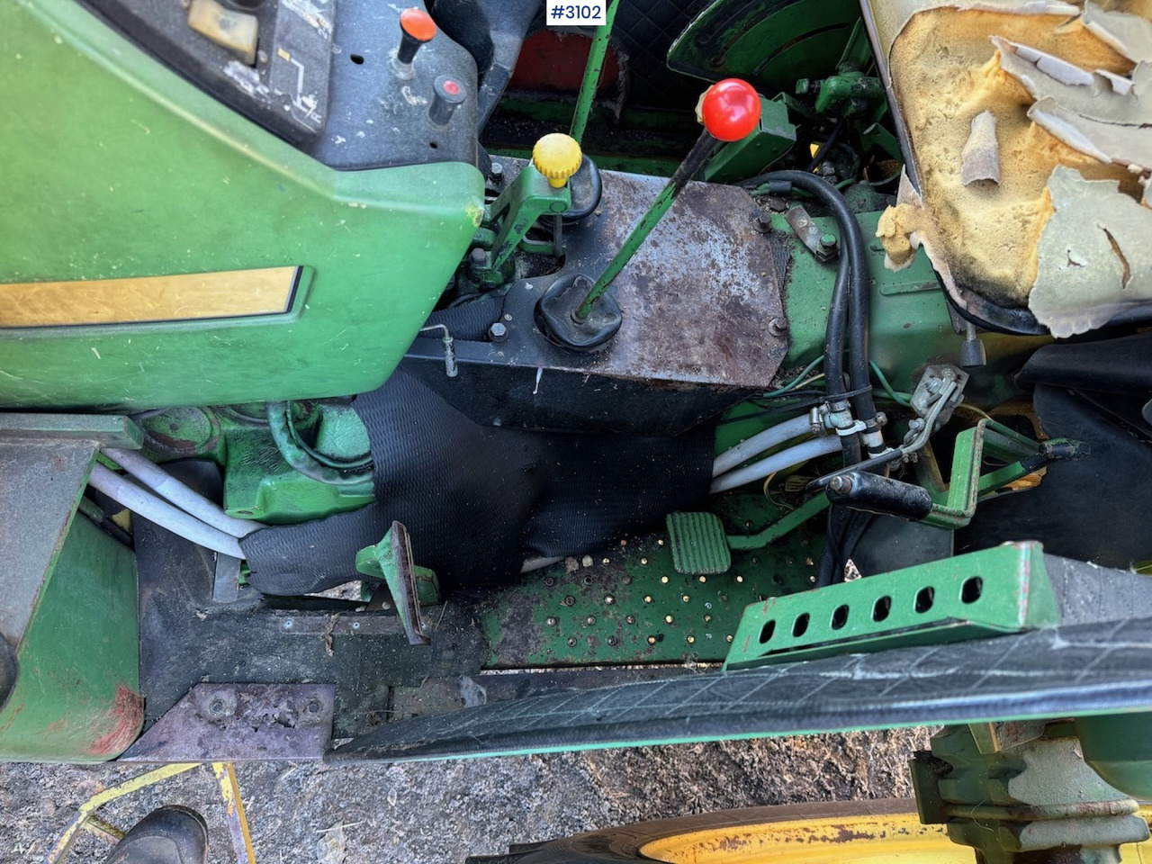 Traktor 1981 John Deere 1140 Synchron with front loader: slika Traktor 1981 John Deere 1140 Synchron with front loader