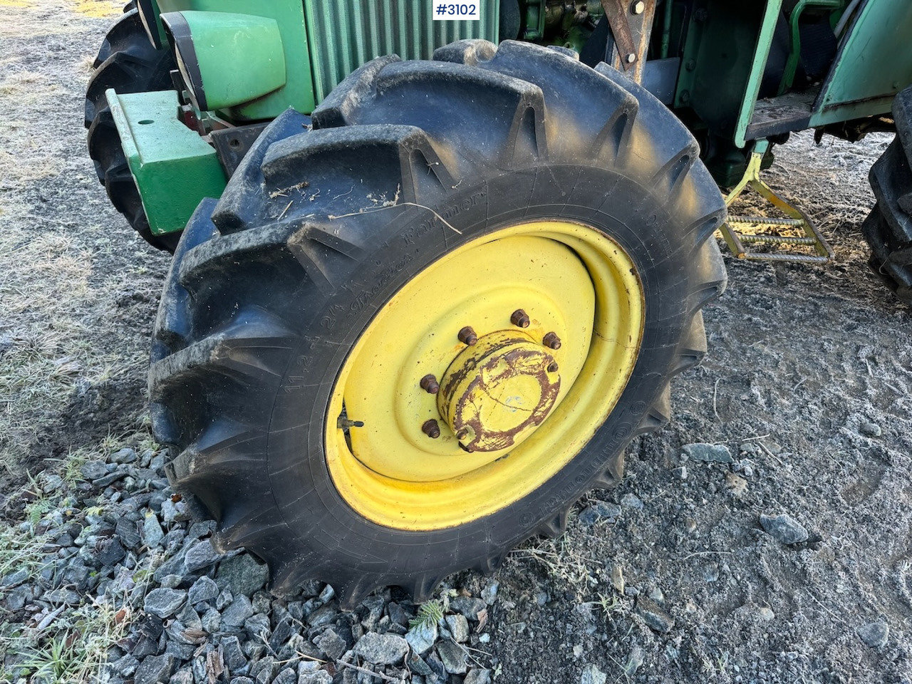 Traktor 1981 John Deere 1140 Synchron with front loader: slika Traktor 1981 John Deere 1140 Synchron with front loader