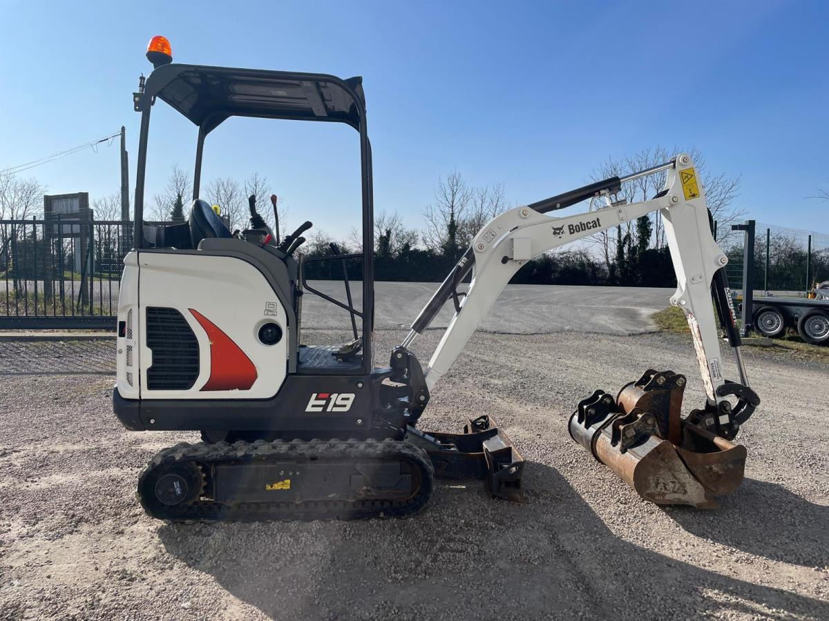 Mini bager Bobcat E19: slika Mini bager Bobcat E19