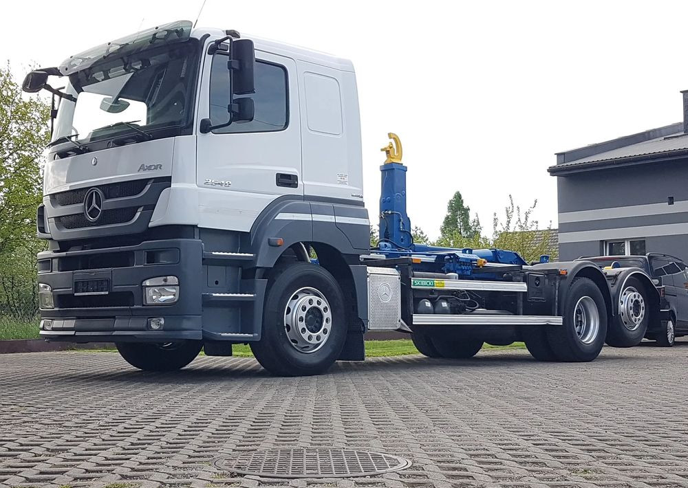 Kamion s kukastom dizalicom Mercedes-Benz AXOR ACTROS 2540 HAKOWIEC 3 OSIE: slika Kamion s kukastom dizalicom Mercedes-Benz AXOR ACTROS 2540 HAKOWIEC 3 OSIE