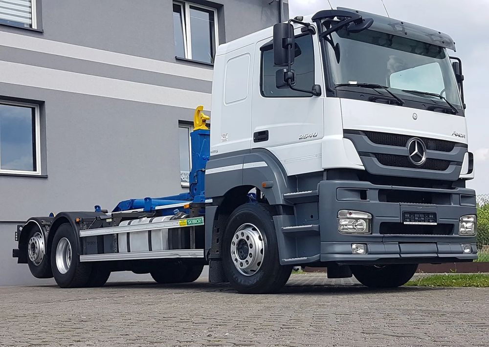 Kamion s kukastom dizalicom Mercedes-Benz AXOR ACTROS 2540 HAKOWIEC 3 OSIE: slika Kamion s kukastom dizalicom Mercedes-Benz AXOR ACTROS 2540 HAKOWIEC 3 OSIE