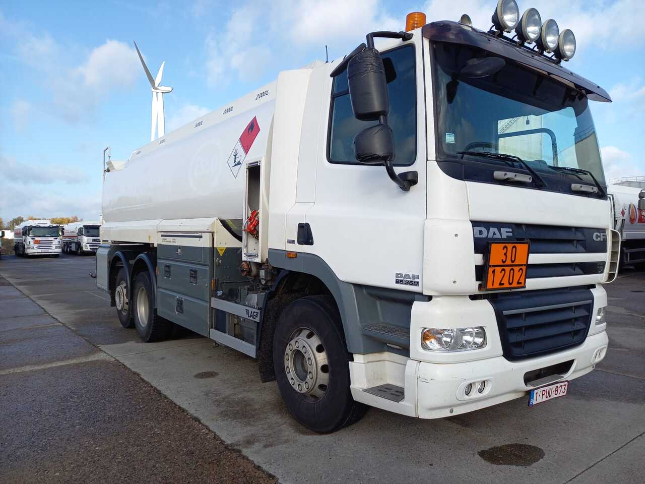 Kamion cisterna DAF CF85: slika Kamion cisterna DAF CF85