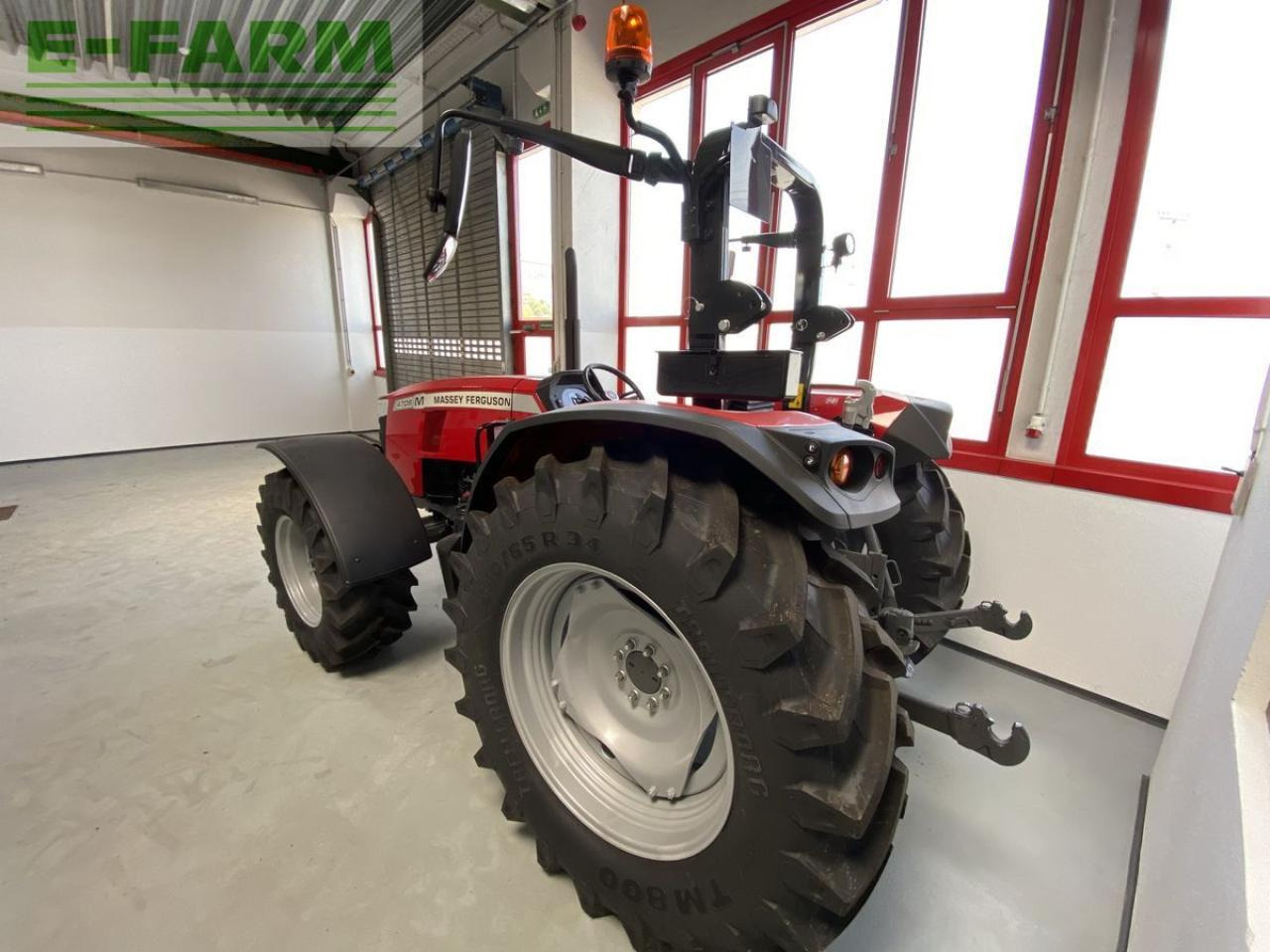 Traktor Massey Ferguson mf 4708 m plattform: slika Traktor Massey Ferguson mf 4708 m plattform