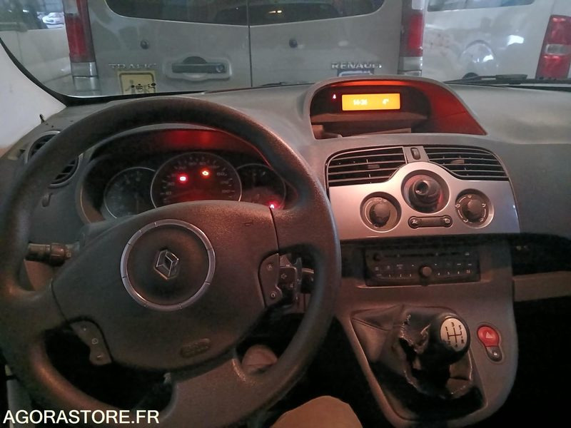 Minibus, Putnički kombi RENAULT KANGOO TPMR - 2013 / 173896 KM - CW502DR - 130182: slika Minibus, Putnički kombi RENAULT KANGOO TPMR - 2013 / 173896 KM - CW502DR - 130182