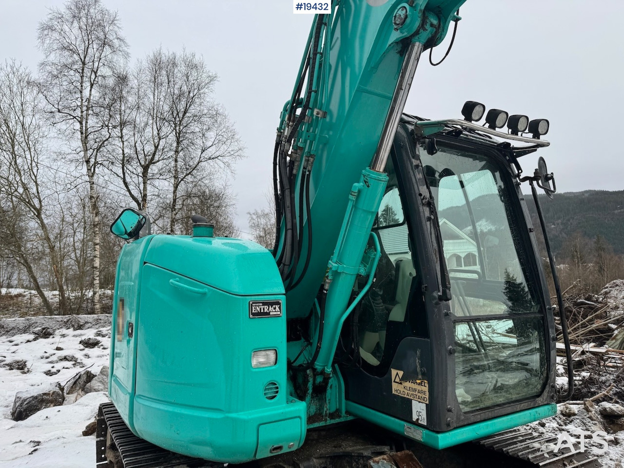 Bager Kobelco SK76SR-3E: slika Bager Kobelco SK76SR-3E