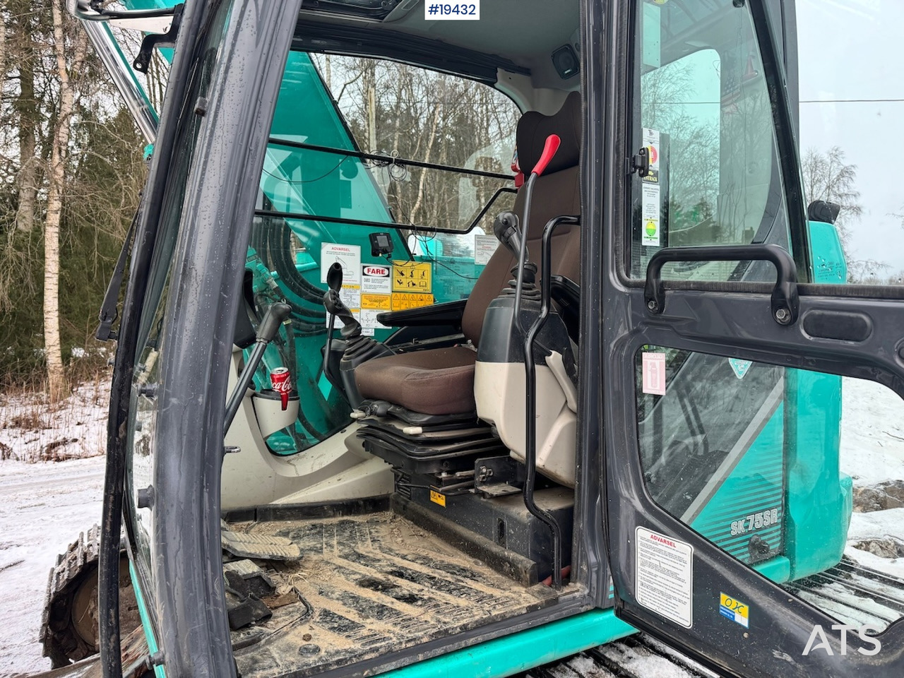 Bager Kobelco SK76SR-3E: slika Bager Kobelco SK76SR-3E