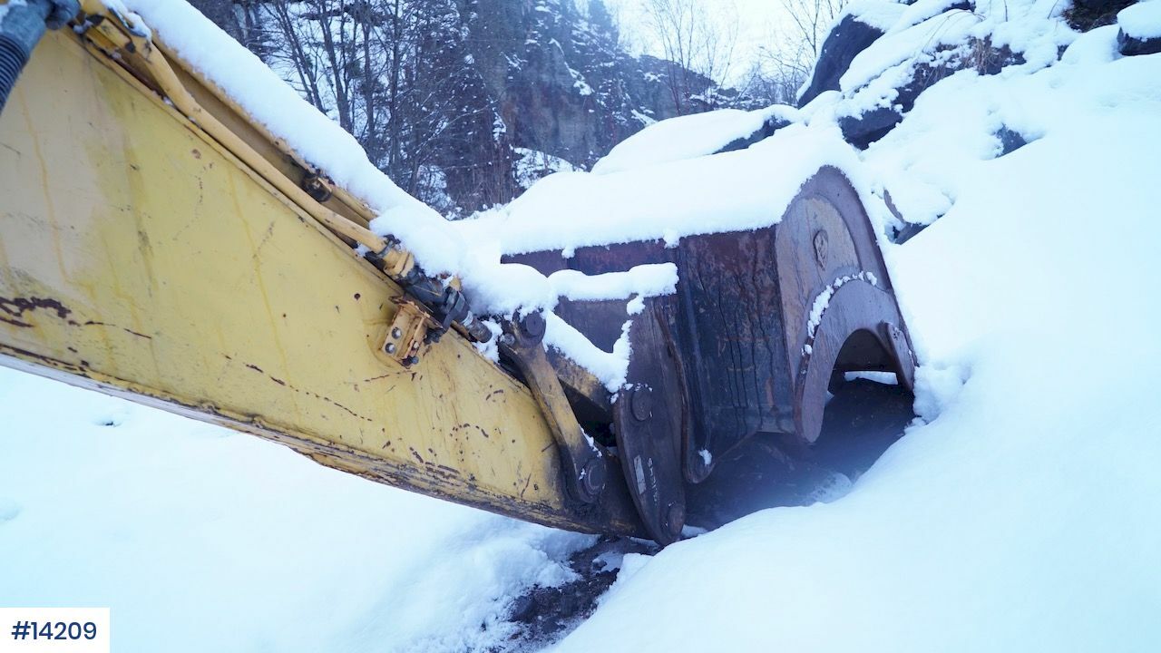 Zakup Komatsu PC240LC-8 Komatsu PC240LC-8: slika Zakup Komatsu PC240LC-8 Komatsu PC240LC-8