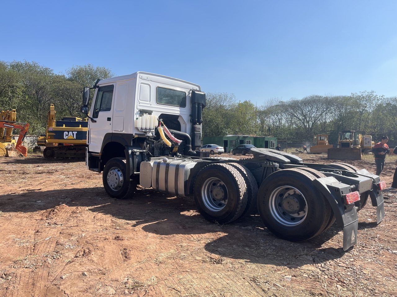 Tegljač SINOTRUK Howo tractor unit 371: slika Tegljač SINOTRUK Howo tractor unit 371