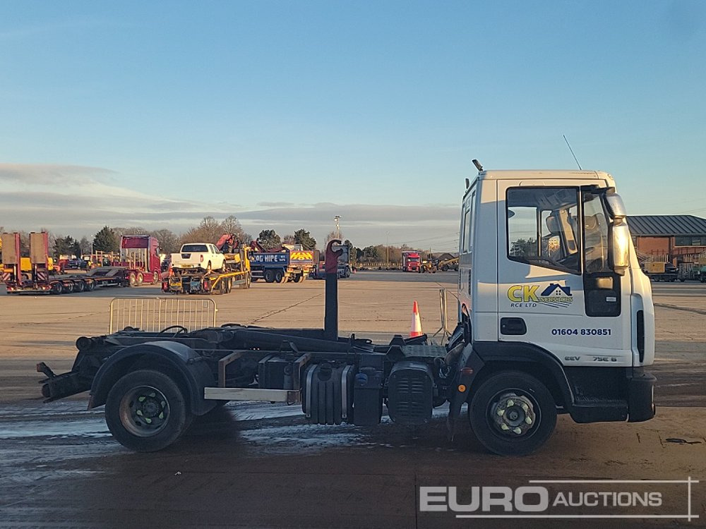 Kamion s kukastom dizalicom Iveco 75E16: slika Kamion s kukastom dizalicom Iveco 75E16