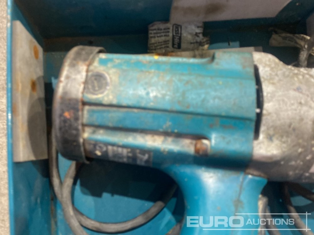 Građevinska oprema Makita 6906 110 Volt Impact Wrench: slika Građevinska oprema Makita 6906 110 Volt Impact Wrench