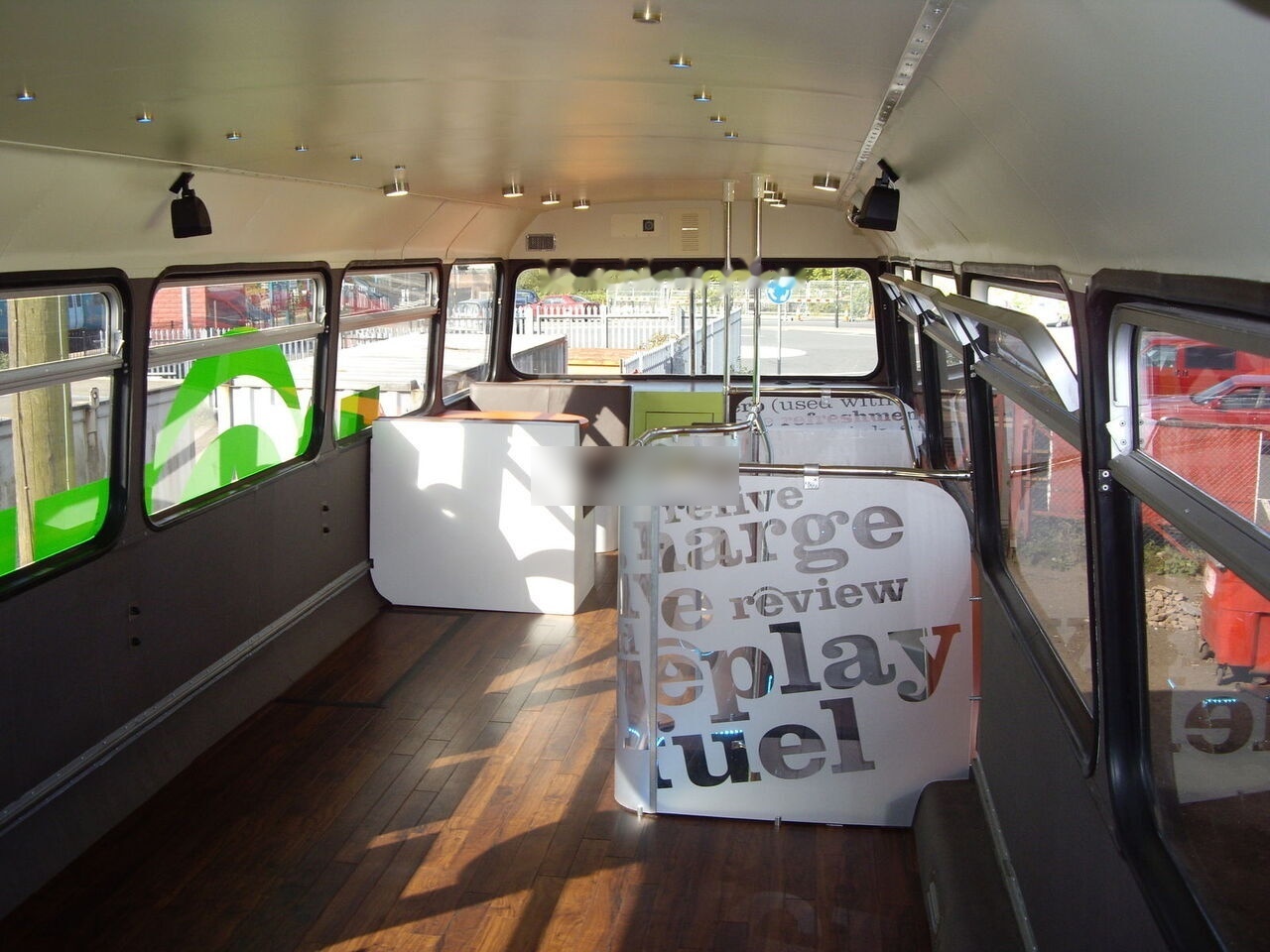 Autobus na kat MCW METROBUS British Double Decker Bus Pub Bar Cafe Restaurant: slika Autobus na kat MCW METROBUS British Double Decker Bus Pub Bar Cafe Restaurant Autobus na kat MCW METROBUS British Double Decker Bus Pub Bar Cafe Restaurant: slika Autobus na kat MCW METROBUS British Double Decker Bus Pub Bar Cafe Restaurant