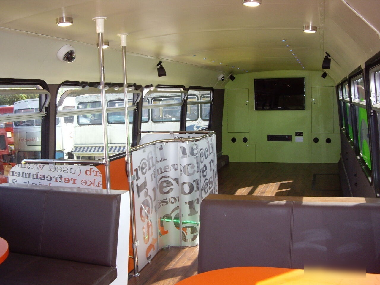 Autobus na kat MCW METROBUS British Double Decker Bus Pub Bar Cafe Restaurant: slika Autobus na kat MCW METROBUS British Double Decker Bus Pub Bar Cafe Restaurant Autobus na kat MCW METROBUS British Double Decker Bus Pub Bar Cafe Restaurant: slika Autobus na kat MCW METROBUS British Double Decker Bus Pub Bar Cafe Restaurant