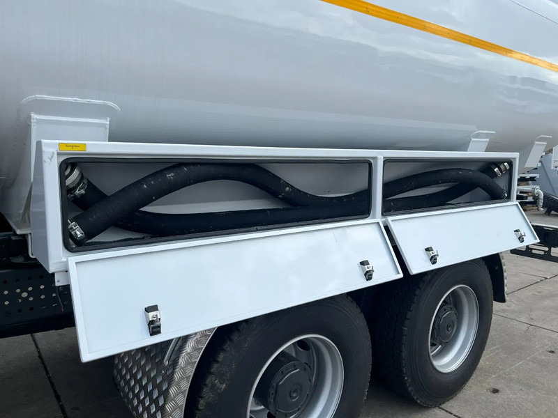 Novi Kamion cisterna Mercedes-Benz Arocs 3340 6x4 Water Tank Truck: slika Novi Kamion cisterna Mercedes-Benz Arocs 3340 6x4 Water Tank Truck