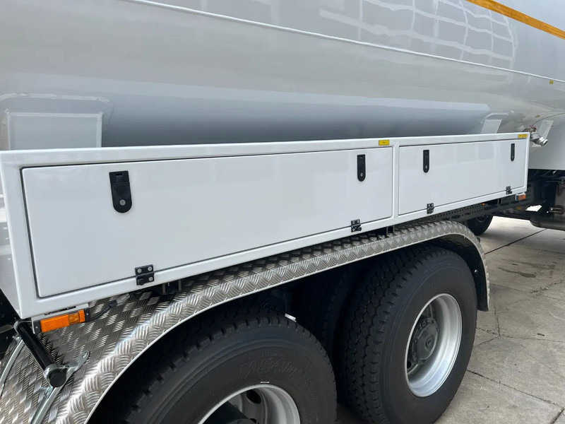 Novi Kamion cisterna Mercedes-Benz Arocs 3340 6x4 Water Tank Truck: slika Novi Kamion cisterna Mercedes-Benz Arocs 3340 6x4 Water Tank Truck