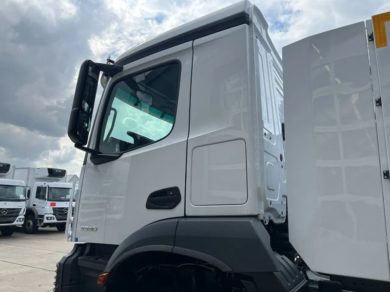 Novi Kamion cisterna Mercedes-Benz Arocs 3340 6x4 Water Tank Truck: slika Novi Kamion cisterna Mercedes-Benz Arocs 3340 6x4 Water Tank Truck