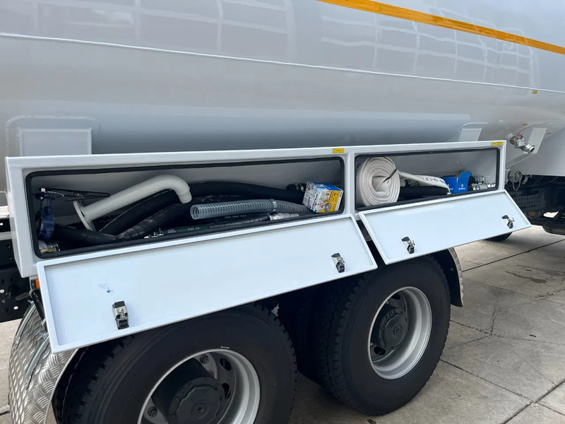 Novi Kamion cisterna Mercedes-Benz Arocs 3340 6x4 Water Tank Truck: slika Novi Kamion cisterna Mercedes-Benz Arocs 3340 6x4 Water Tank Truck